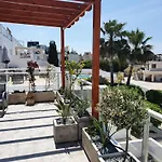 Seaview 2bedroom And Living Apartment Paphos