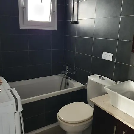 Seaview 2bedroom And Living Пафос