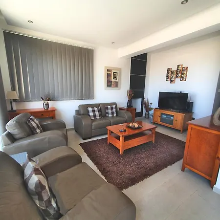 Seaview 2bedroom And Living 파포스